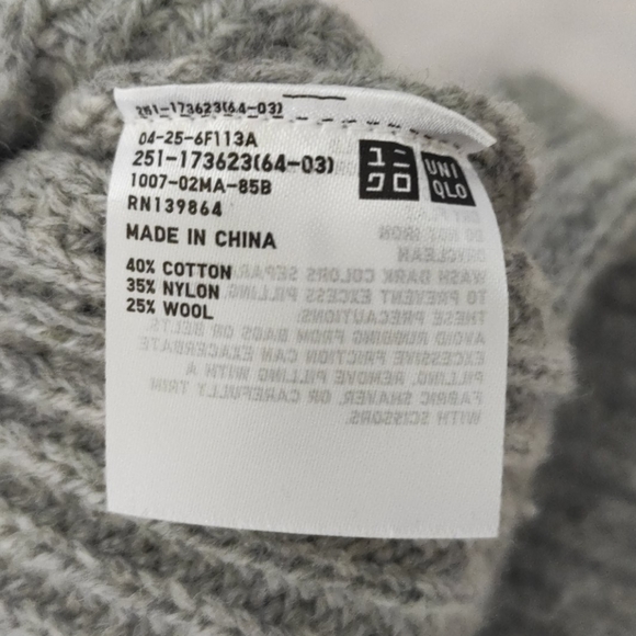 Sleeveless turtleneck sweater - Picture 3 of 3